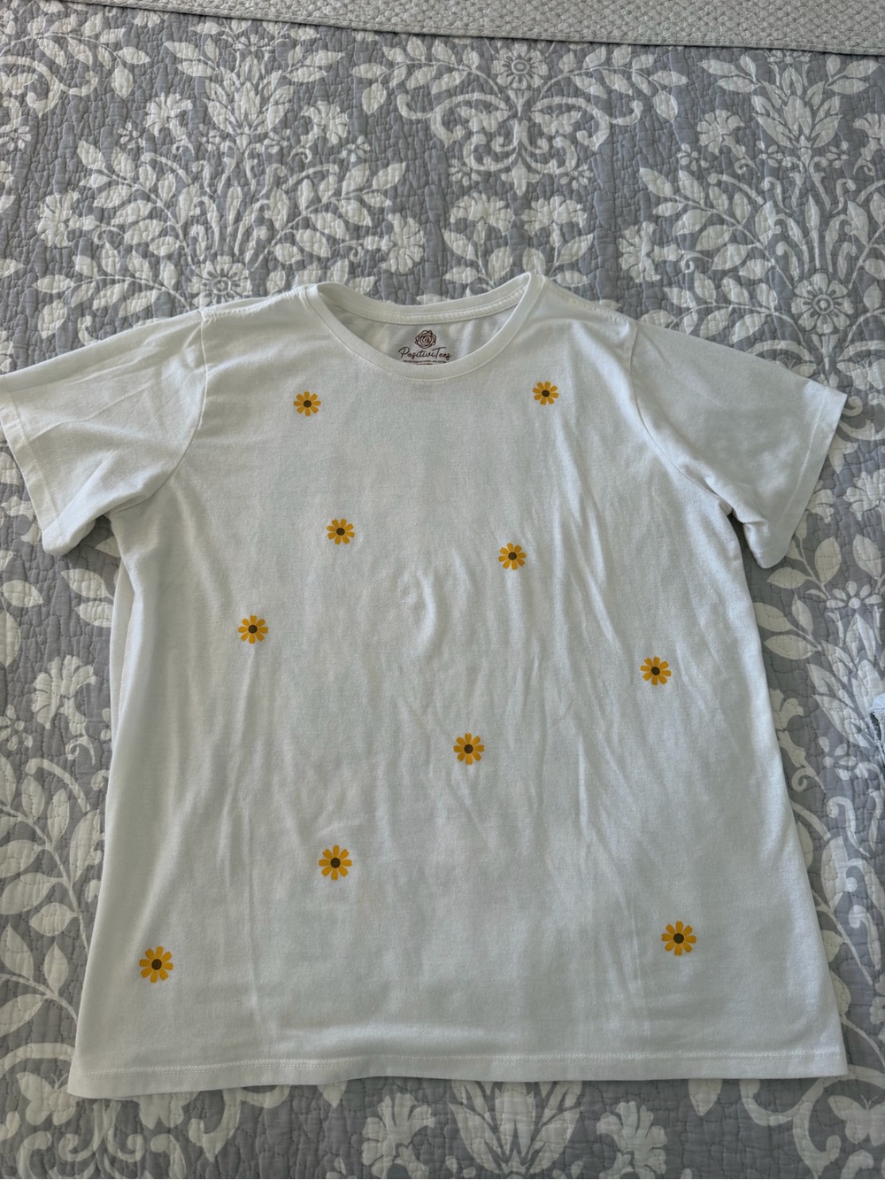 White Daisy Scatter Short Sleeve Tee